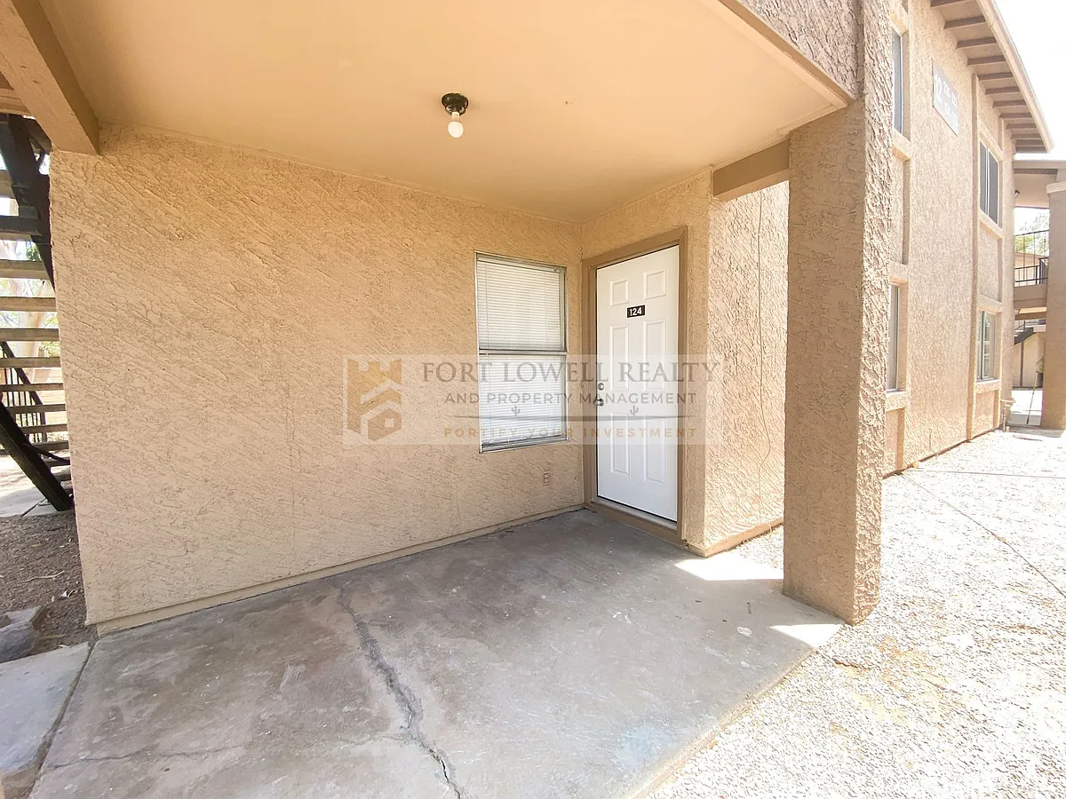 Building Photo - Amberwood Manor