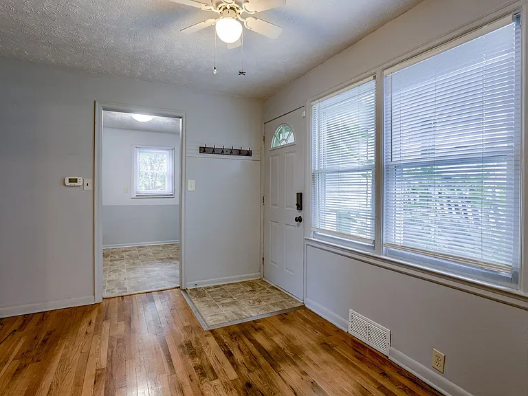 6457 Parker St — Photo 4