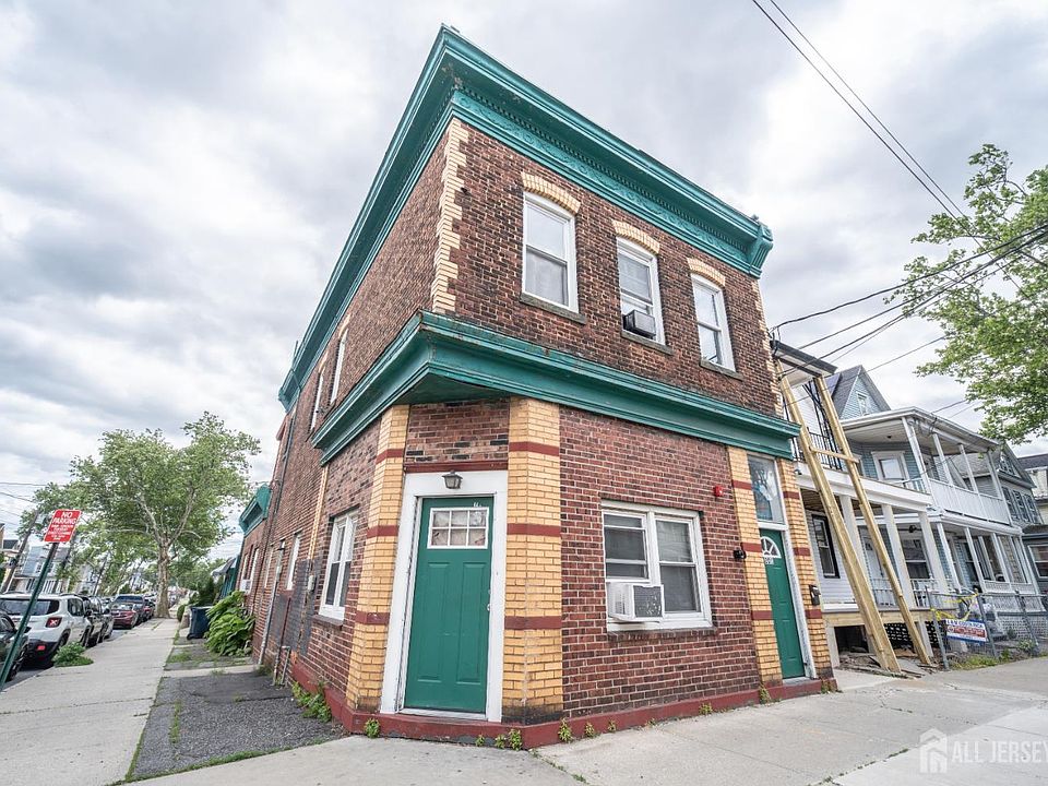 1st image of 201 Gordon St