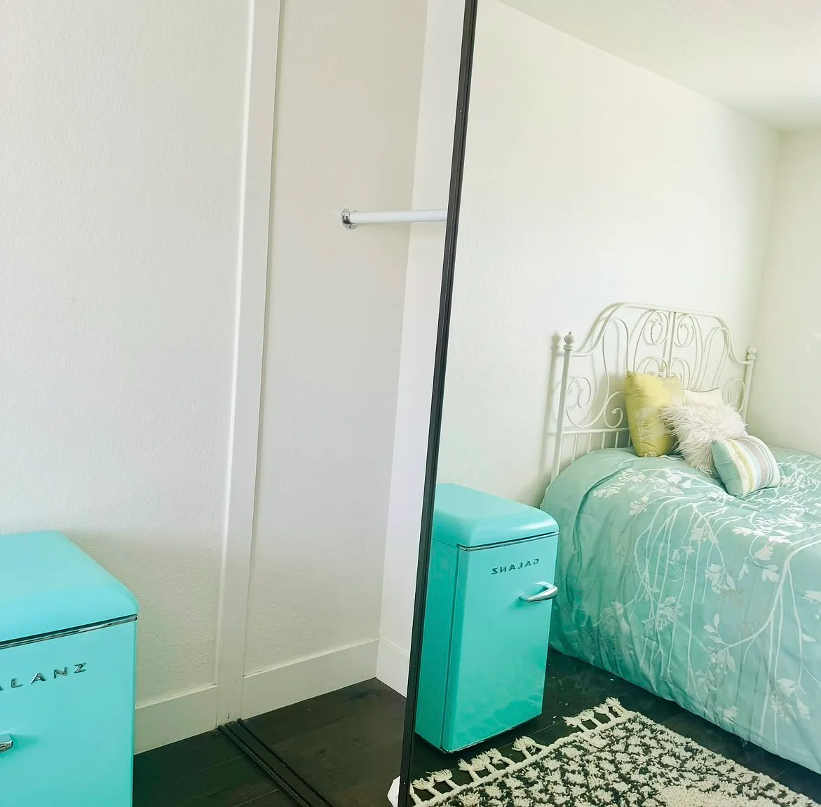 3 bed, 2500 sqft, $1,000 — Photo 2