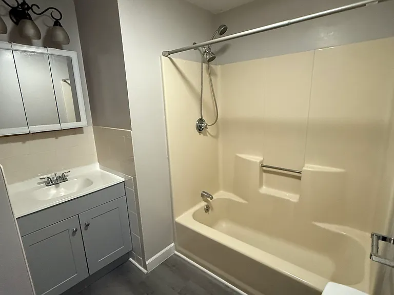 15 Burns St #2 — Photo 6