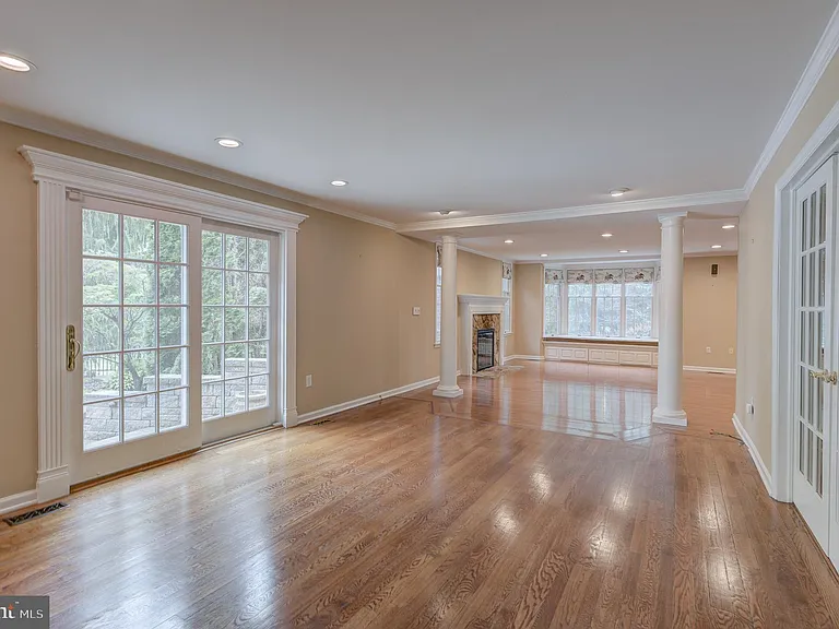 42 Ellsworth Dr — Photo 22