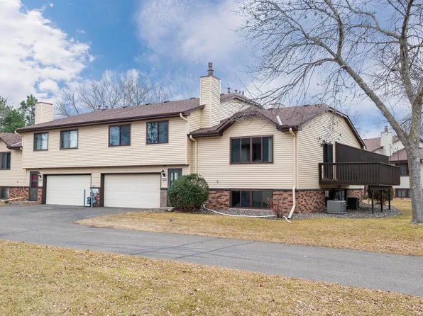 8560 S Maplebrook Cir, Brooklyn Park, MN 55445