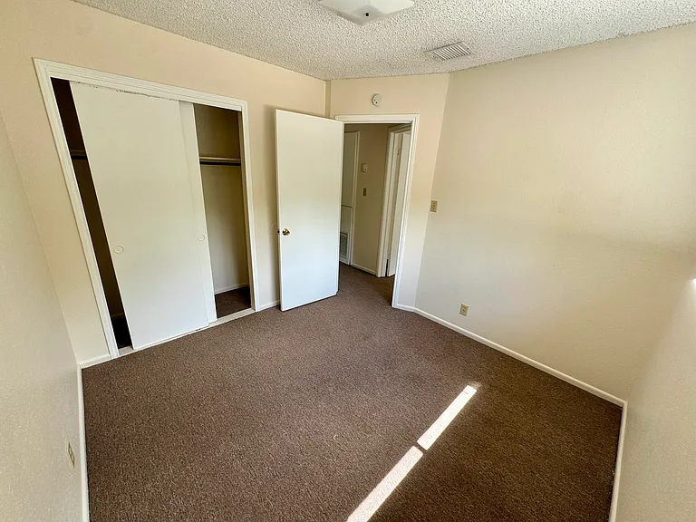 1523 Quintana Rd #18 — Photo 7