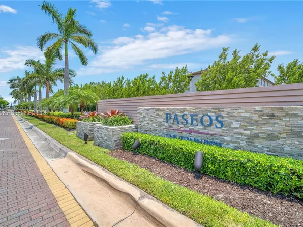 670 NE 207th St, Miami, FL 33179