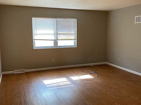 5th image of 2 Chateau Dr