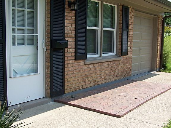 3rd image of 10910 Lemarie Dr