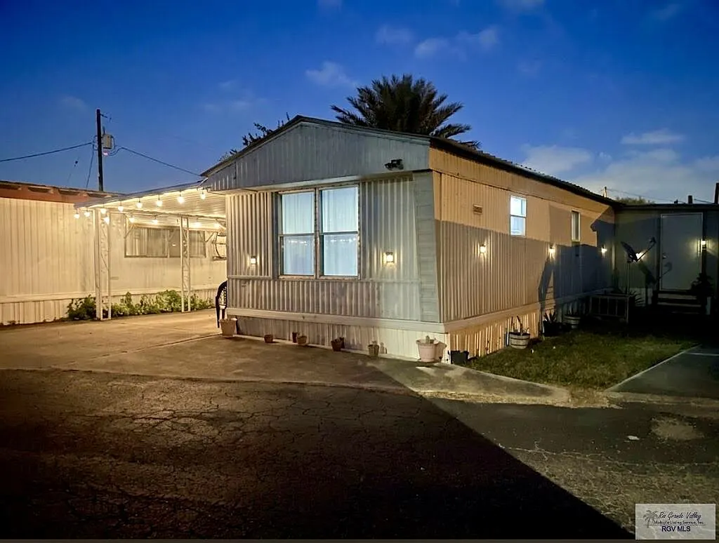 2 bed, 2.0 bath, 924 sqft, $1,100 — Photo 2