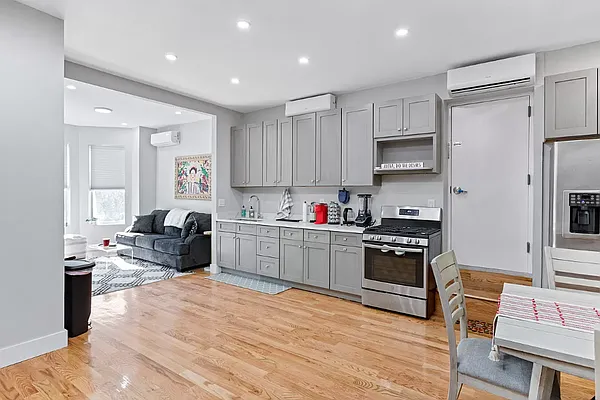 Rented by Voro New York | media 35