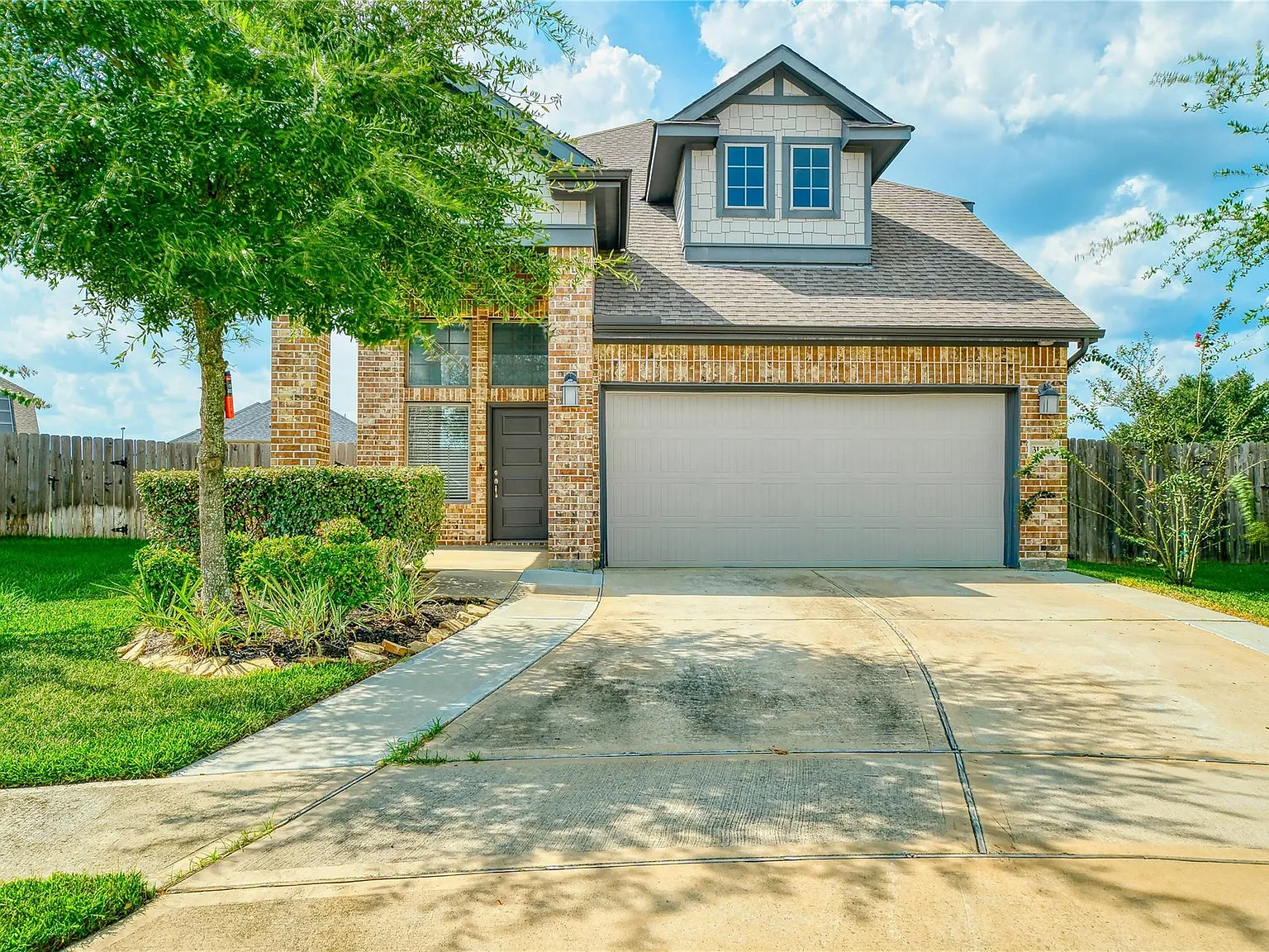 4 bed, 3.0 bath, 2628 sqft, $2,850 — Photo 2