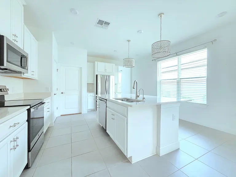2182 Palm Tree Dr — Photo 5
