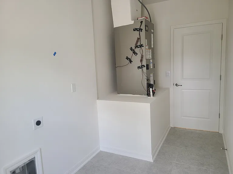 61 Rickenbacker Dr — Photo 22