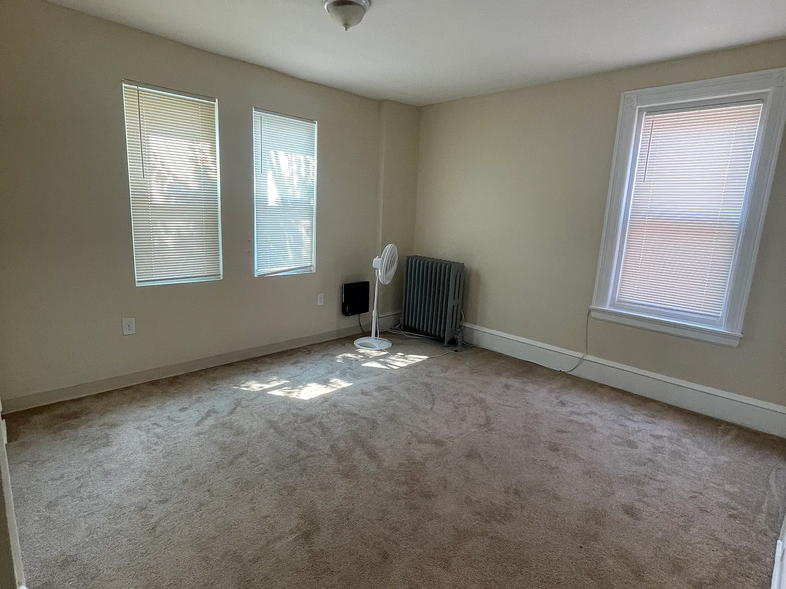 Spacious 2-Bedroom Apartment with Central Air Pet-Friendly and Available Now — Photo 3