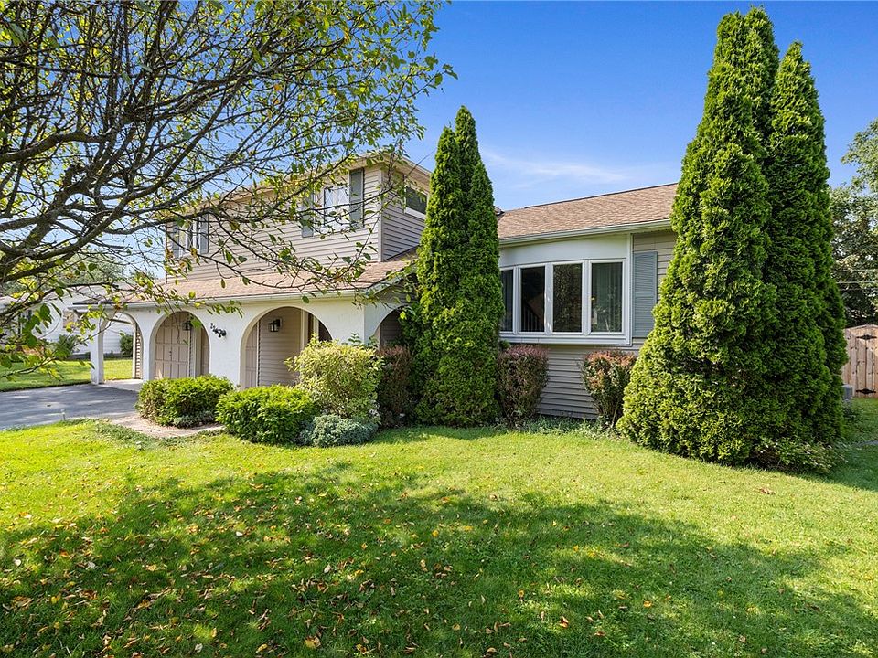 1st image of 225 Sandoris Cir