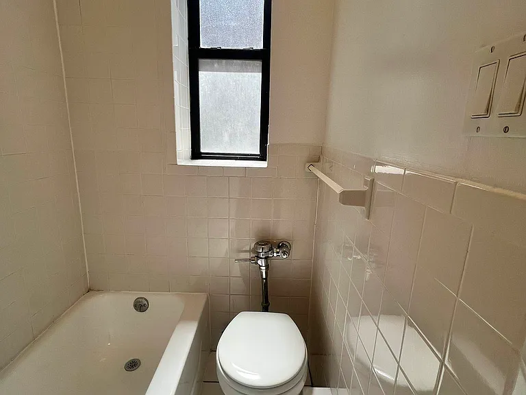 115 Washington Pl #22 — Photo 15