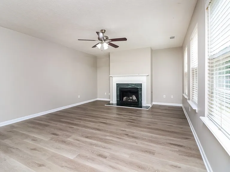 1240 Chris Lake Dr — Photo 5