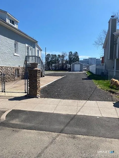 4 bed, 2.0 bath, 1932 sqft, $2,700 — Photo 3