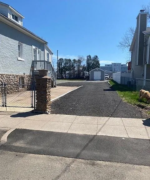 92 Terrace Ave — Photo 3