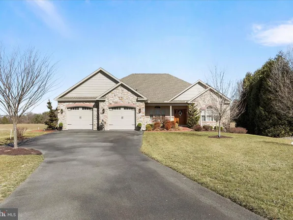 1464 Highfield Ct, Chambersburg, PA 17202