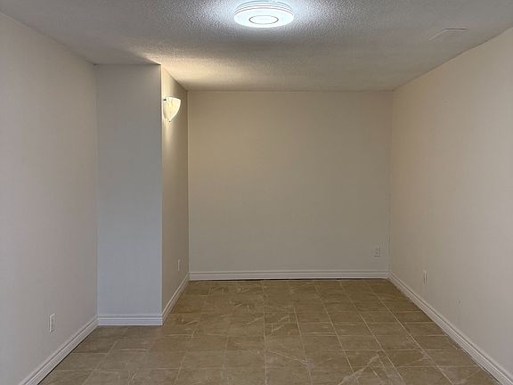 3rd image of 32 Heaver Dr