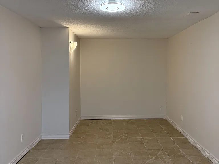 32 Heaver Dr — Photo 3