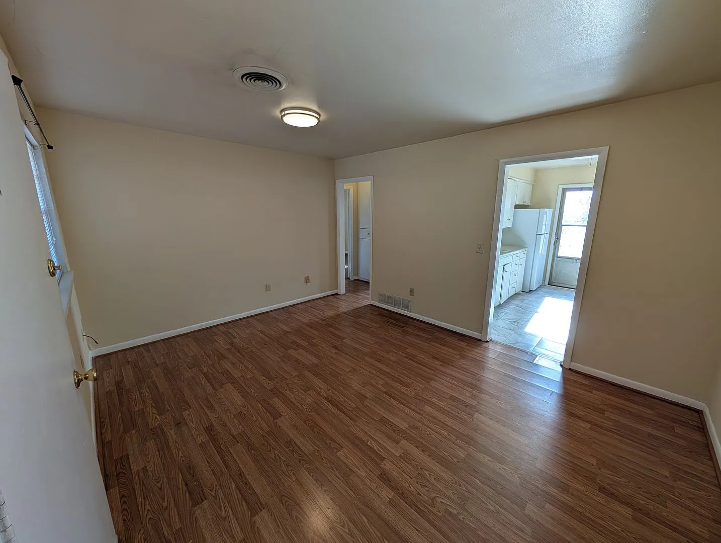 2 bed, 1 bath duplex house in Edmond with central heat and air next to UCO campus — Photo 2