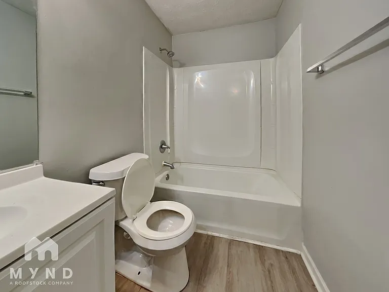 3047 Brook Hollow Dr — Photo 15