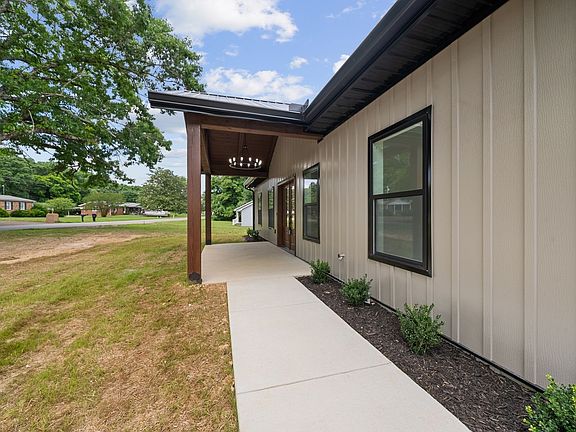 5th image of 701 Oak Grove Rd