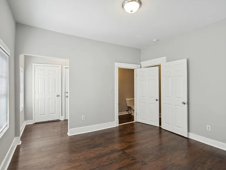 1002 W 44th St — Photo 9