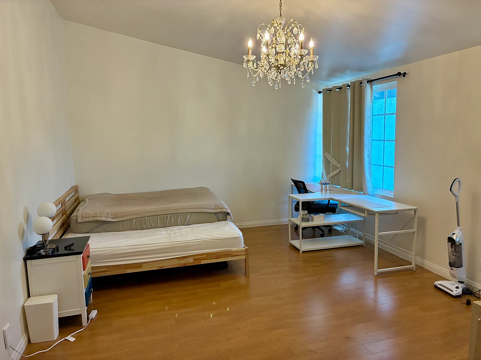 132 W Yale Loop — Photo 1