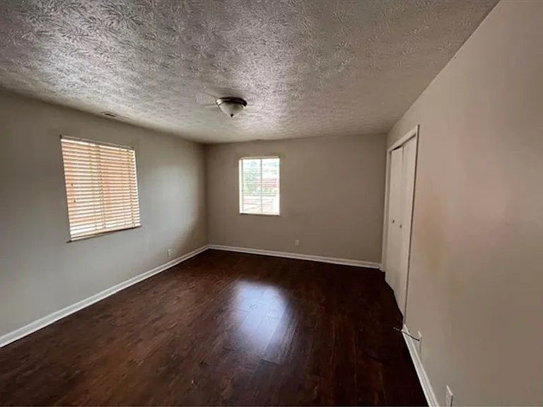 1517 Washington St E — Photo 5