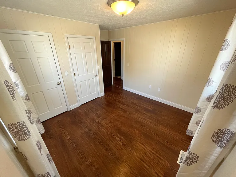 613 & 615 E Brenda Ln #615 — Photo 11