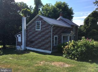 16 N Locust St, Round Hill, VA