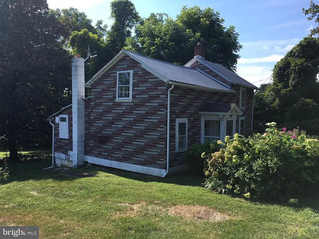 16 N Locust St photo 1