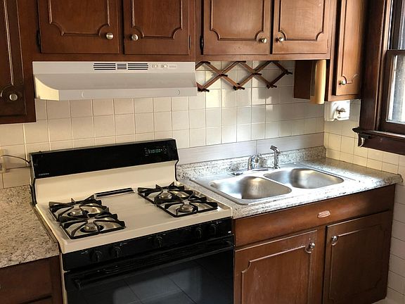 3rd image of 113 Bloomfield Ave