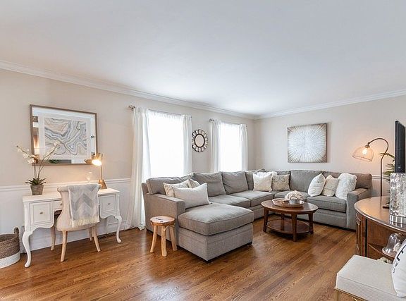 3rd image of 3420 Yorkshire Ct
