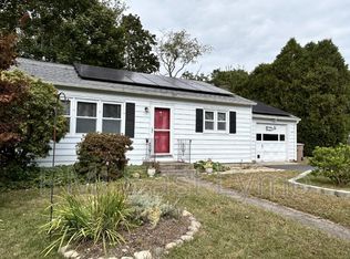 11 Faulkner Dr, Niantic, CT 06357