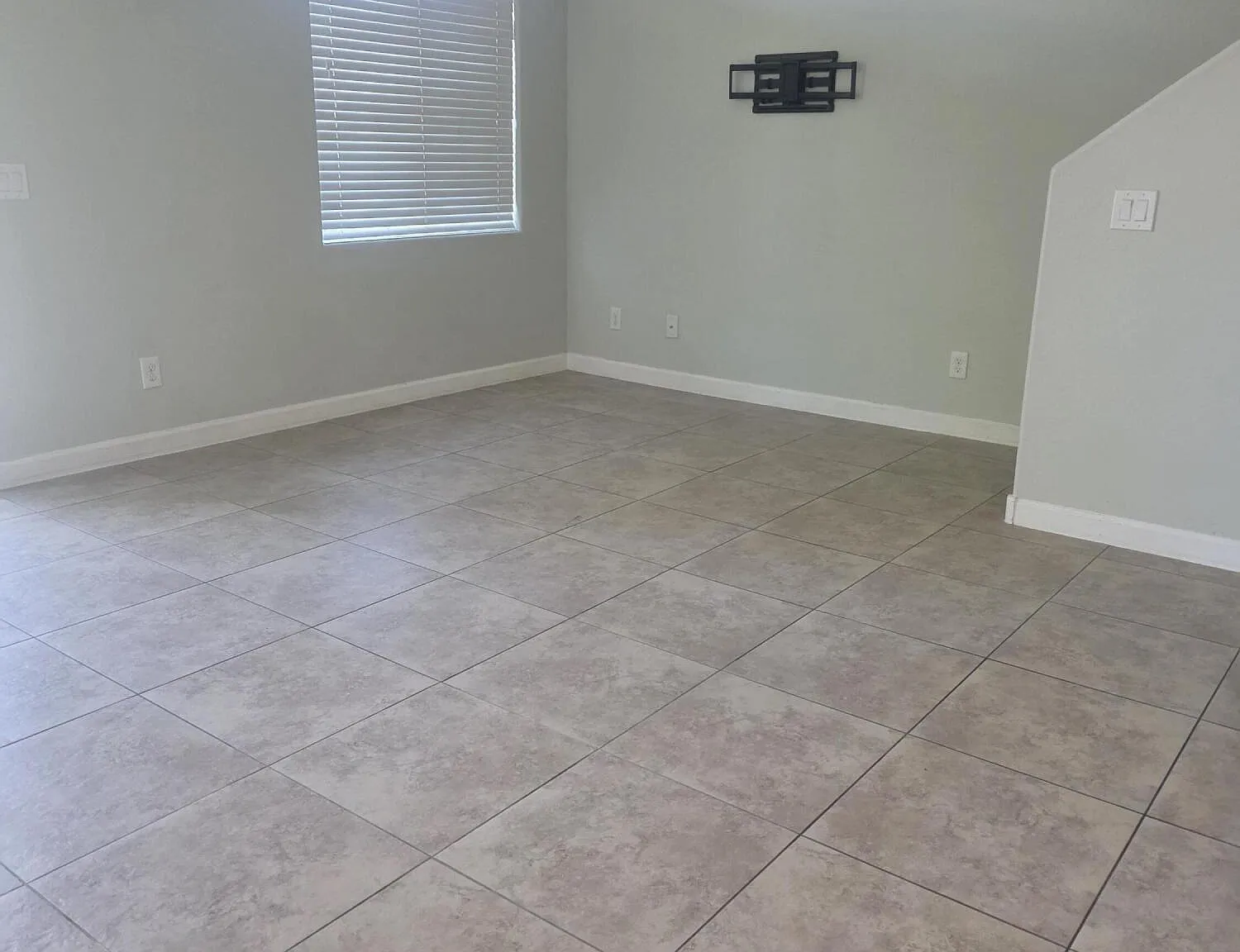 3 bed, 2.5 bath, 1394 sqft, $2,249 — Photo 3