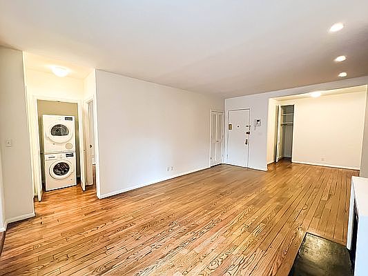 1st image of 1566 2nd Ave #4R