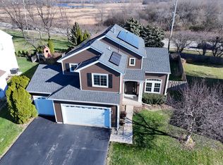 480 Wright Dr, Lake In The Hills, IL 60156