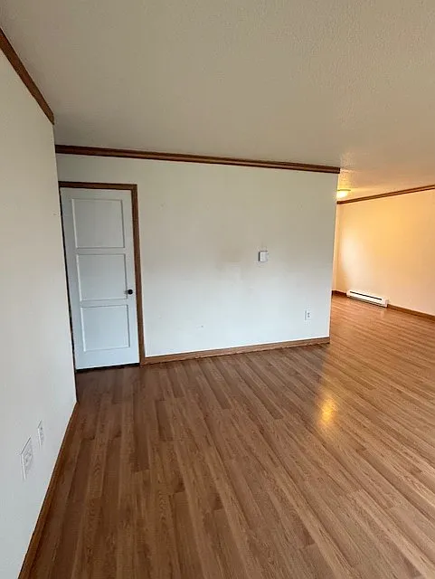 402 Douglass Ave — Photo 2