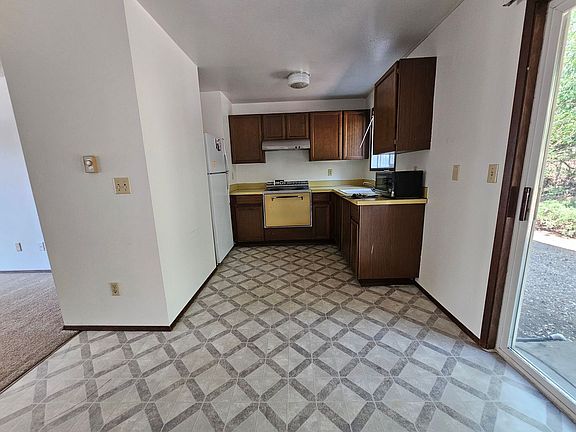 3rd image of 1204 N B St #E