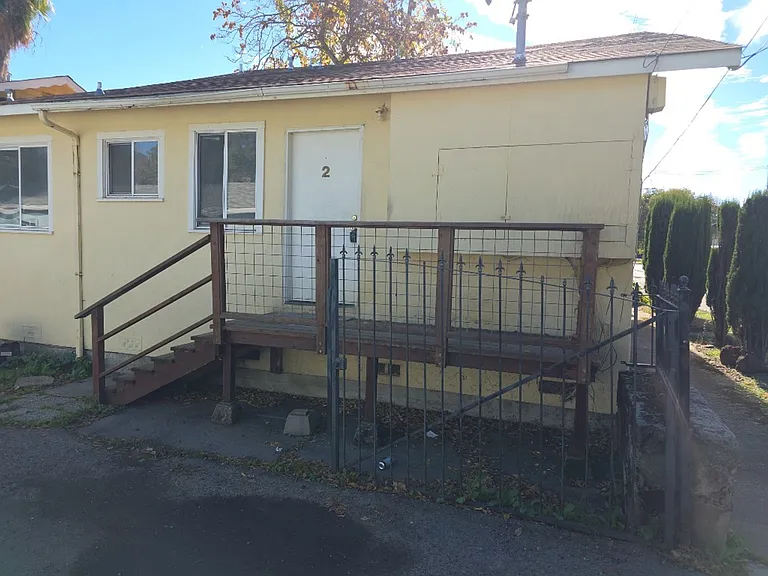 13445 Lakeshore Dr — Photo 1