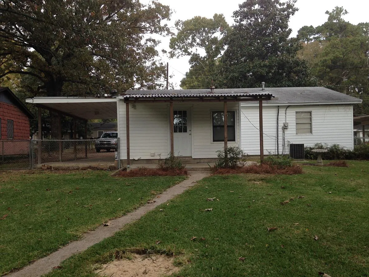 3 bed, 1000 sqft, $1,300 — Photo 2