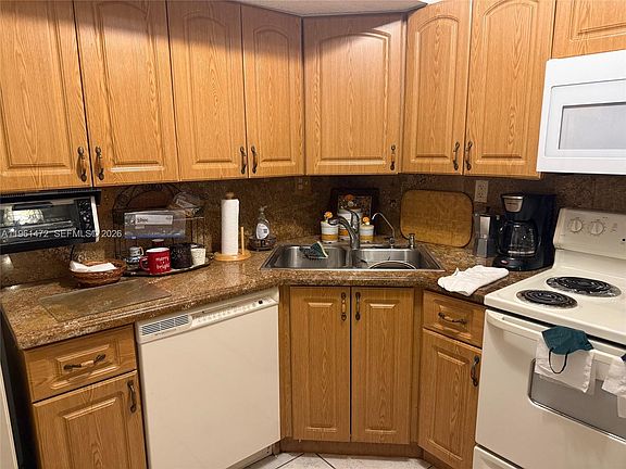 5th image of 2500 SW 122nd Ct