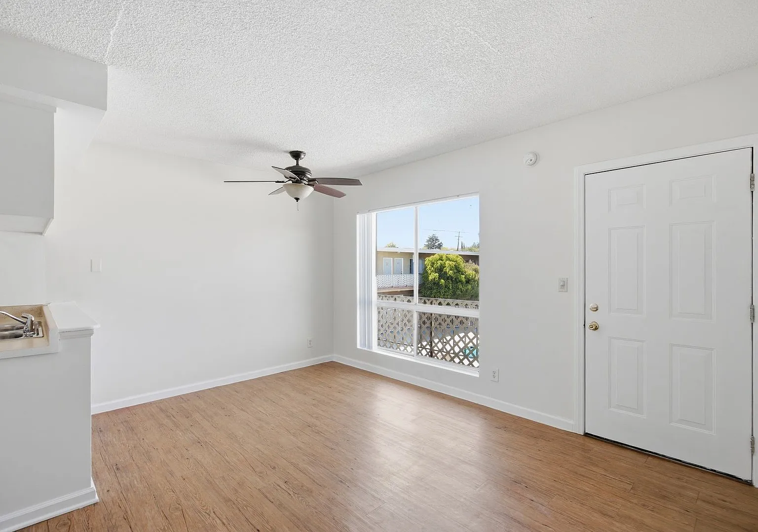 475 E Foothill Blvd — Photo 2