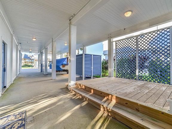 3rd image of 3906 Bridge Harbor Dr