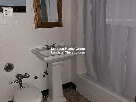 5th image of 4027 W School St APT Bsmt