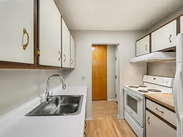 183 Little Canada Rd #302, Little Canada, MN 55117