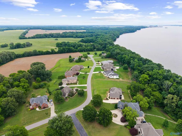 13010 Saint Andrew Dr, Athens, AL 35611